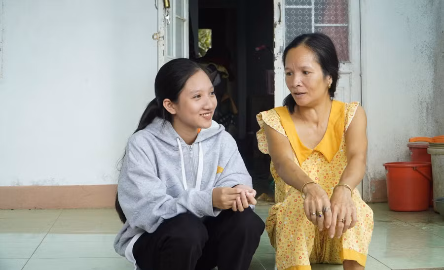 nu-sinh-gac-giac-mo-dai-hoc-de-cham-lo-cho-gia-dinh-2.jpg