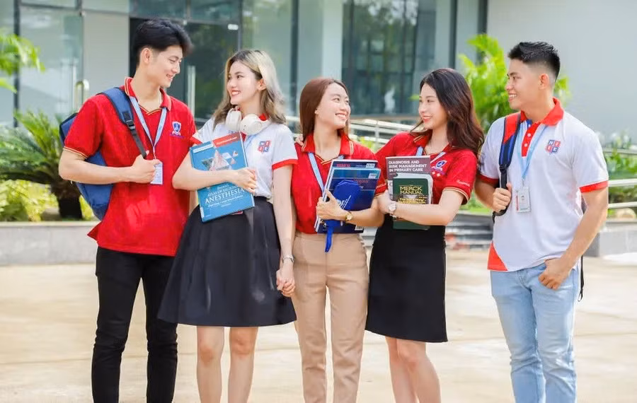 Sinh viên Trường Đại học Nguyễn Tất Thành. Ảnh: NTCC