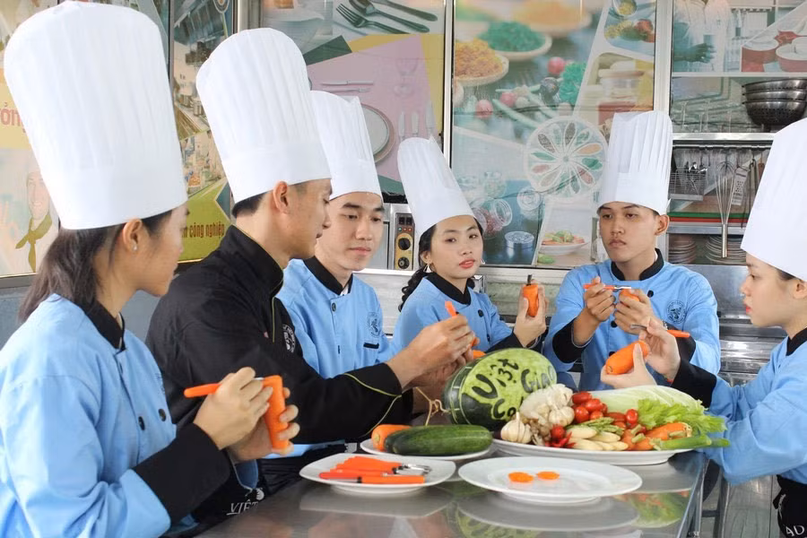 giai-phap-giu-giang-vien-truong-nghe-1.jpg