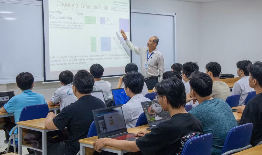 Một giờ học tại giảng đường Trường Đại học Công Thương TPHCM. Ảnh: NTCC