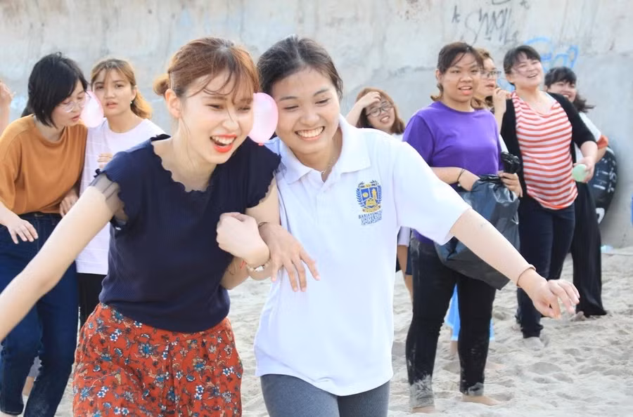 Trường học không chỉ là nơi dạy chữ, mà còn cần là nơi dạy trẻ cách ứng xử, làm việc, sẻ chia và cảm nhận. Ảnh: Trường Đại học Bà Rịa - Vũng Tàu.