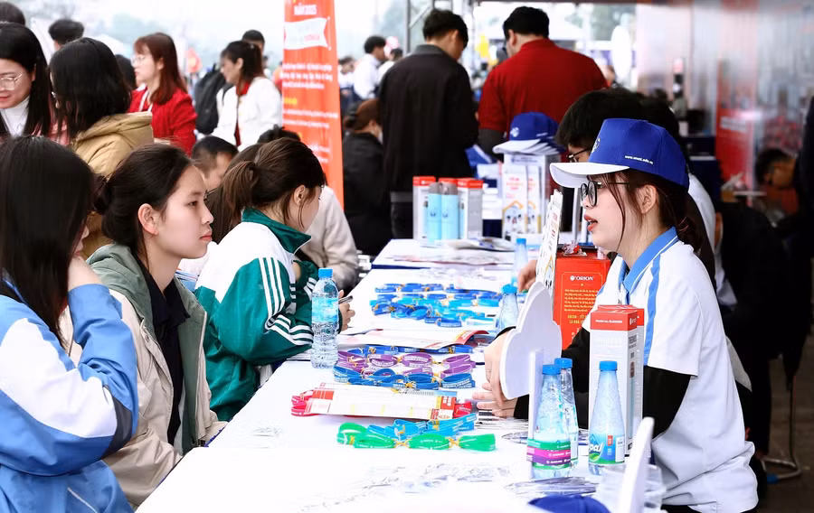Học sinh tham gia Ngày hội tư vấn tuyển sinh, hướng nghiệp năm 2025. Ảnh minh họa: INT