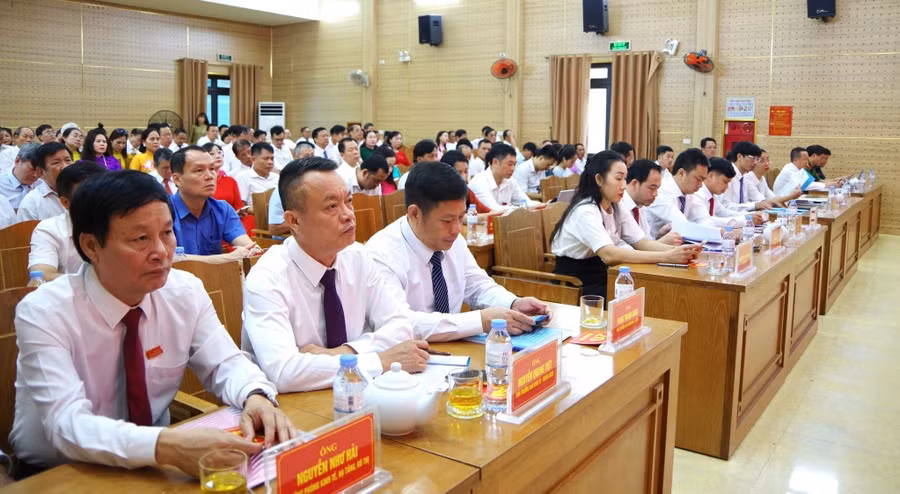 Phường Trường Vinh (Nghệ An) họp phân công nhiệm vụ các bộ phận chuyên trách sau khi sáp nhập. Ảnh: PTV