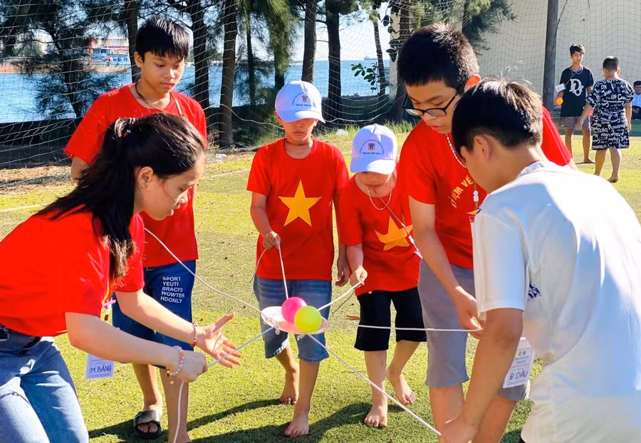 Học sinh tham gia các hoạt động trải nghiệm tại Nhà thiếu nhi tỉnh Quảng Trị. Ảnh: Thế Hùng