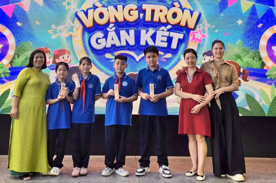 Sự phối hợp giữa nhà trường và gia đình có vai trò quan trọng trong giáo dục học sinh. Ảnh: Đình Tuệ