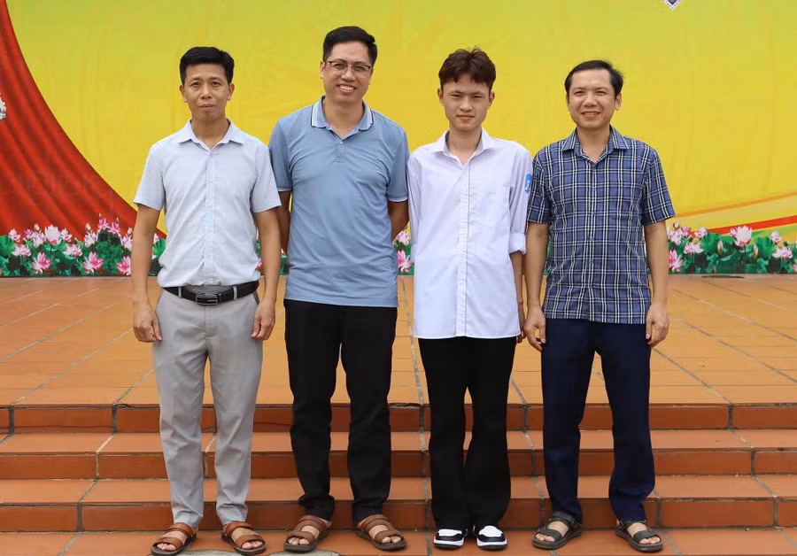 thu-khoa-mo-coi-cha-uoc-mo-chinh-phuc-nganh-vi-mach-ban-dan3.jpg