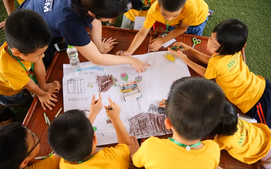 Nhiều phụ huynh cho rằng mùa Hè là dịp hiếm hoi để trẻ có thời gian gần gũi hơn với gia đình và thiên nhiên sau một năm học nhiều áp lực. Ảnh: INT.
