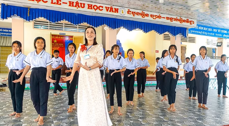 truong-dan-toc-noi-tru-2.jpg