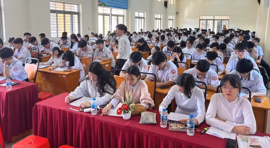 da-dang-hinh-thuc-chuan-bi-cho-ky-thi-2.jpg