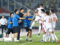 Tuyển Việt Nam sáng cửa vào chung kết ASEAN Cup sau trận thắng Malaysia..