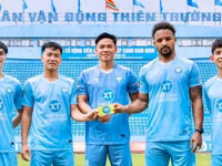 Thủ môn Nguyên Mạnh làm đội trưởng của CLB Thép Xanh Nam Định. Ảnh: Nam Định.
