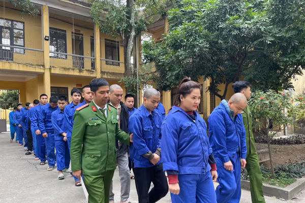 Các đối tượng trong đường dây bị bắt, khởi tố. Ảnh: Công an tỉnh Hưng Yên.
