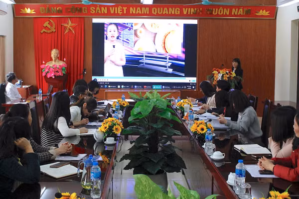 Hội nghị được tổ chức trực tiếp và kết nối trực tuyến tới 104 điểm cầu tại các xã, phường.