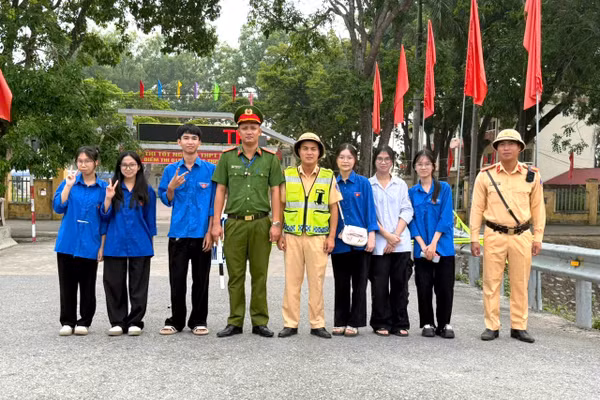 Hơn 3.000 thanh niên tình nguyện và 235 chiến sĩ CSGT tham gia hỗ trợ thí sinh tại các điểm thi.