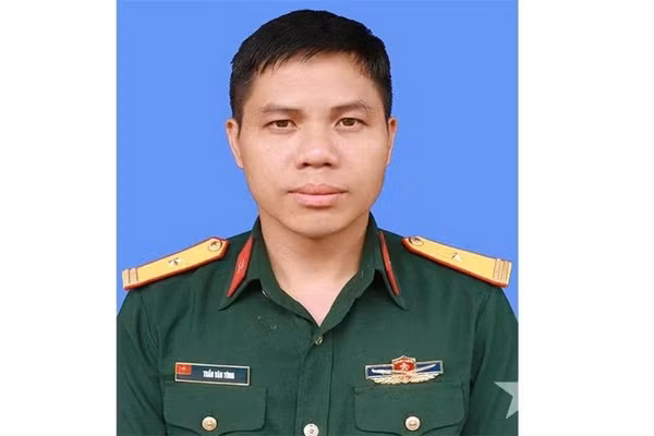 Thiếu tá Trần Văn Tùng. Ảnh: QĐND