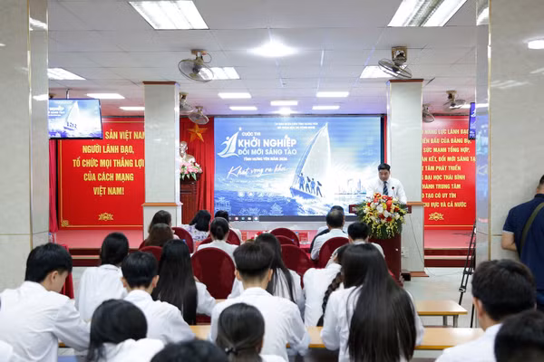 Quang cảnh diễn đàn.