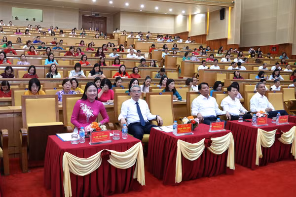 Các đại biểu dự hội nghị.