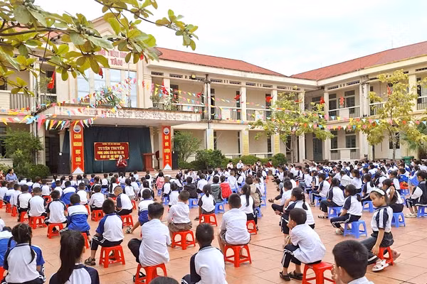 Buổi tuyên truyền phòng, chống xâm hại trẻ em và bạo lực học đường tại Trường Tiểu học Bình Thanh (xã Bình Thanh, tỉnh Hưng Yên). Ảnh: NVCC