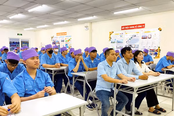 Sinh viên Trường cao đẳng Công nghiệp Hưng Yên thực tập tại Công ty TNHH Canon Việt Nam.