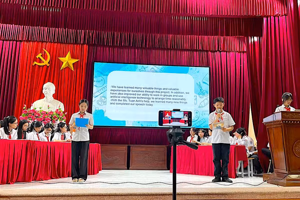 Học sinh Lớp 9A2, Trường THCS Vũ Thư ứng dụng AI để kể chuyện bằng tiếng Anh.