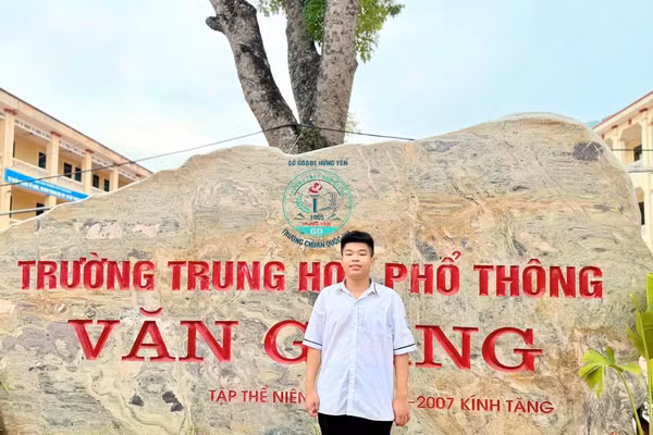 Đào Tùng Dương - học sinh lớp 12M, Trường THPT Văn Giang, tỉnh Hưng Yên.