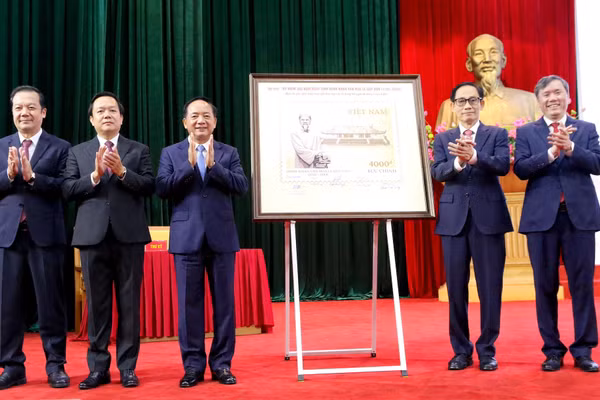 Lễ phát hành bộ tem đặc biệt kỷ niệm 300 năm Ngày sinh Danh nhân văn hóa Lê Quý Đôn. Ảnh: Đinh Chiến.