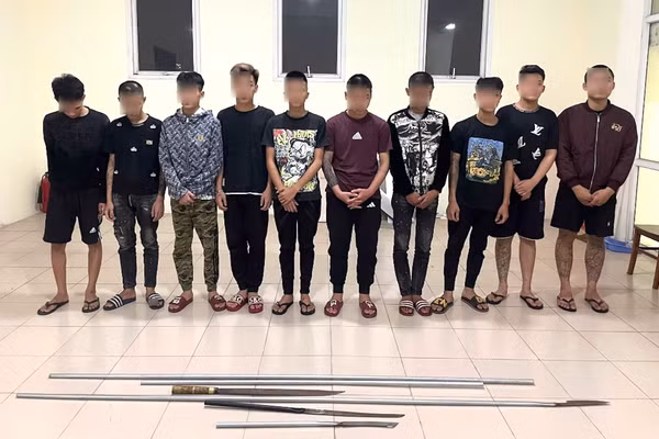 Các đối tượng trong vụ việc tại cơ quan Công an. Ảnh: Công an tỉnh Hưng Yên