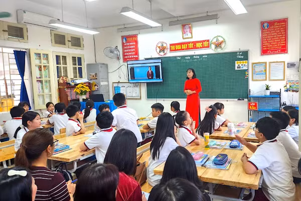 Trường Tiểu học Kim Đồng (phường Trần Hưng Đạo, tỉnh Hưng Yên) tăng cường ứng dụng AI vào hoạt động dạy học.