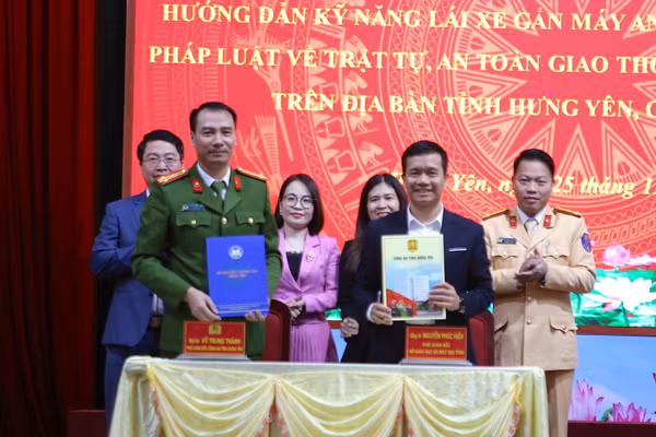 Công an tỉnh và Sở GD&ĐT tỉnh Hưng Yên ký kết kế hoạch phối hợp.