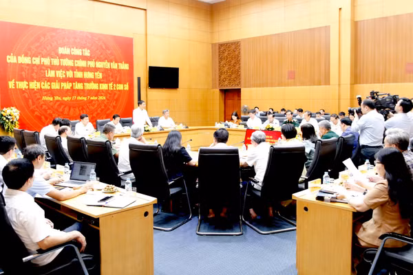 Quang cảnh buổi làm việc.