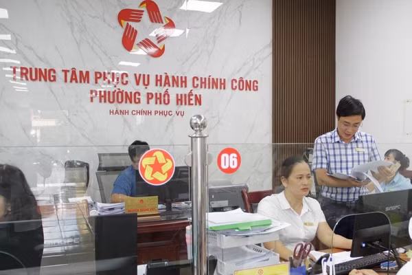 UBND tỉnh Hưng Yên vừa ban hành Chỉ thị về việc chấn chỉnh tình trạng lạm dụng yêu cầu nộp giấy tờ bản sao công chứng trong giải quyết các thủ tục hành chính.