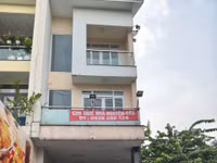 Nơi đặt trụ sở trung tâm Nhật ngữ Shizen nay đã dán bảng cho thuê nguyên căn. Ảnh: PHCC