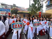  Trường THPT Trần Khai Nguyên là một trong 298 trường tham gia đợt tuyên truyền nhận diện nguy cơ trên không gian mạng. Ảnh: Phương Nhi