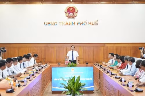 TP Huế tổ chức Hội nghị công bố quyết định bổ nhiệm, điều động các cán bộ chủ chốt.