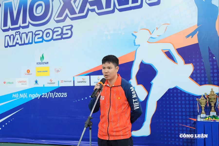 Ông Vũ Công Hoạt, Trưởng Ban trọng tài tuyên thệ.