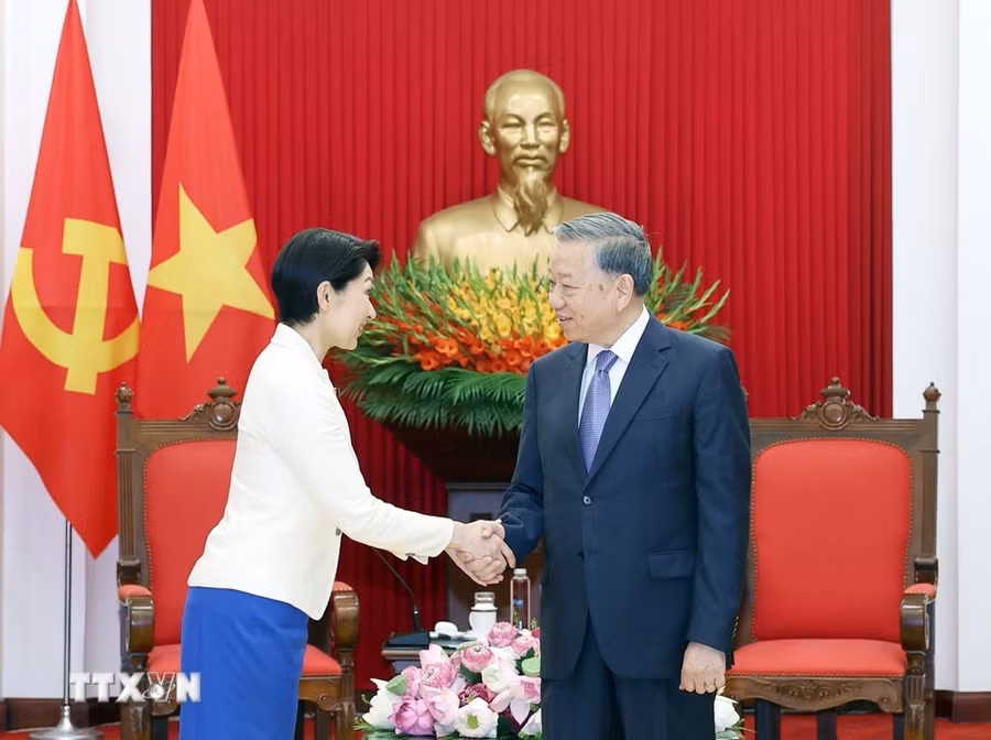 tong-bi-thu-to-lam-tiep-doan-dai-bieu-lien-minh-nghi-si-huu-nghi-nhat-ban-viet-nam-obuchi-yuko-2.jpg