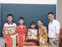 Cô Nguyễn Thị Ba gắn bó với lớp học tình thương suốt 10 năm nay.
