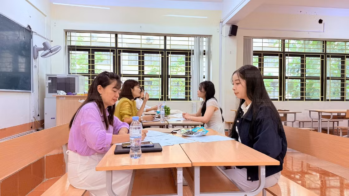 Sinh viên Phân hiệu Đại học Thái Nguyên tại tỉnh Lào Cai thực hiện nội dung đánh giá.