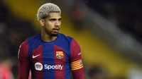 barcelona-chot-gia-ban-ronald-araujo-055816-1743266113.jpg