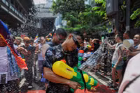 Chùm ảnh lễ hội té nước Songkran của Thái Lan 'xua tan vận rủi'