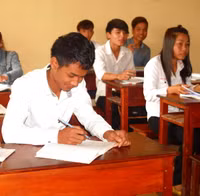 Thương lắm học sinh Pa Cô cõng gạo, xa nhà đi học ảnh 2