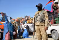 Hình ảnh người Afghanistan ùn ùn rời Pakistan
