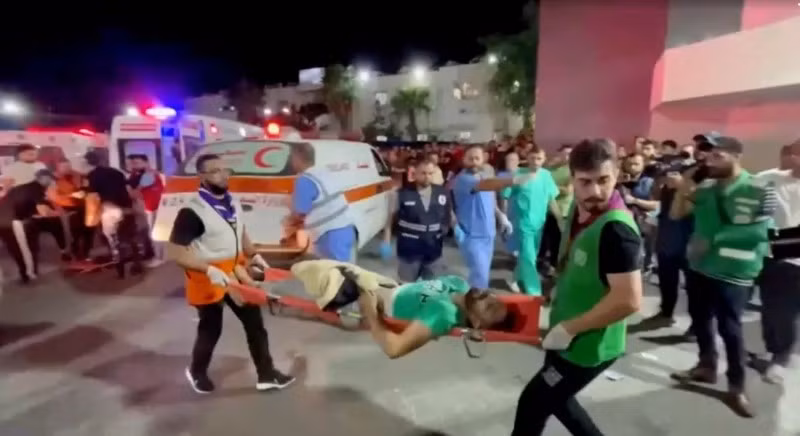 Chùm ảnh biểu tình rầm rộ sau vụ đánh bom vào bệnh viện ở Gaza 
