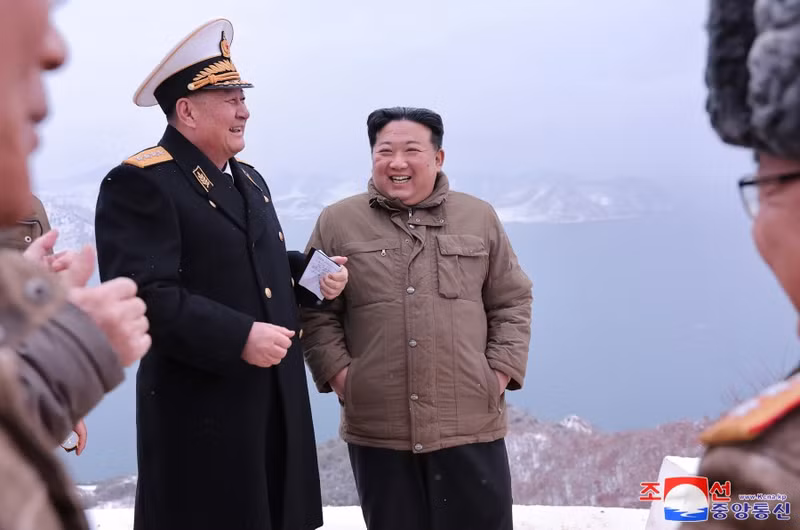 Ông Kim Jong Un bày tỏ sự hài lòng lớn về kết quả cuộc thử nghiệm. Ông Kim Jong Un chỉ đạo thử tên lửa hành trình chiến lược phóng từ tàu ngầm