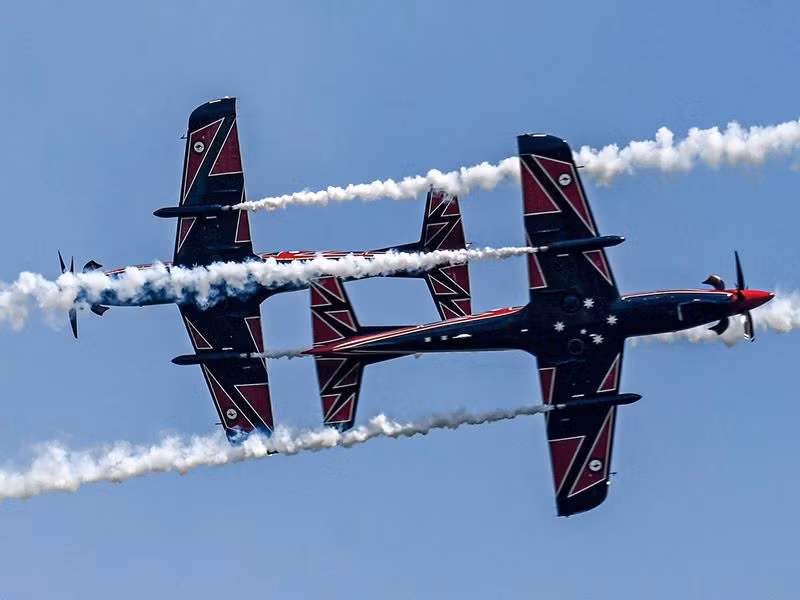 Máy bay Pilatus PC-21 của đội nhào lộn trên không của Không quân Hoàng gia Australia. Xem máy bay ‘múa ba lê’ tại Singapore Airshow 2024