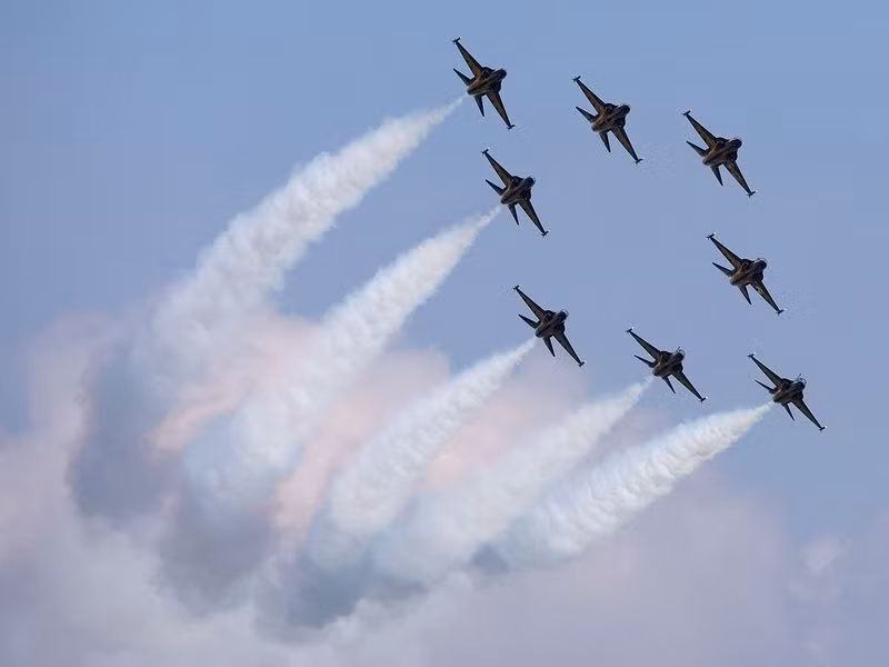 Những chiếc T-50B Đại bàng đen của Không quân Hàn Quốc biểu diễn. Xem máy bay ‘múa ba lê’ tại Singapore Airshow 2024
