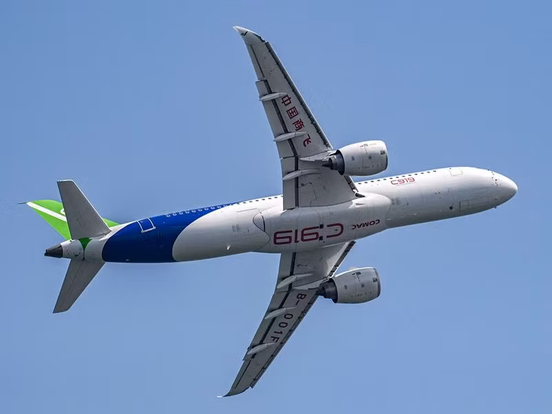 Máy bay thân hẹp này do Tập đoàn Máy bay Thương mại Trung Quốc (COMAC) sản xuất. Xem máy bay ‘múa ba lê’ tại Singapore Airshow 2024