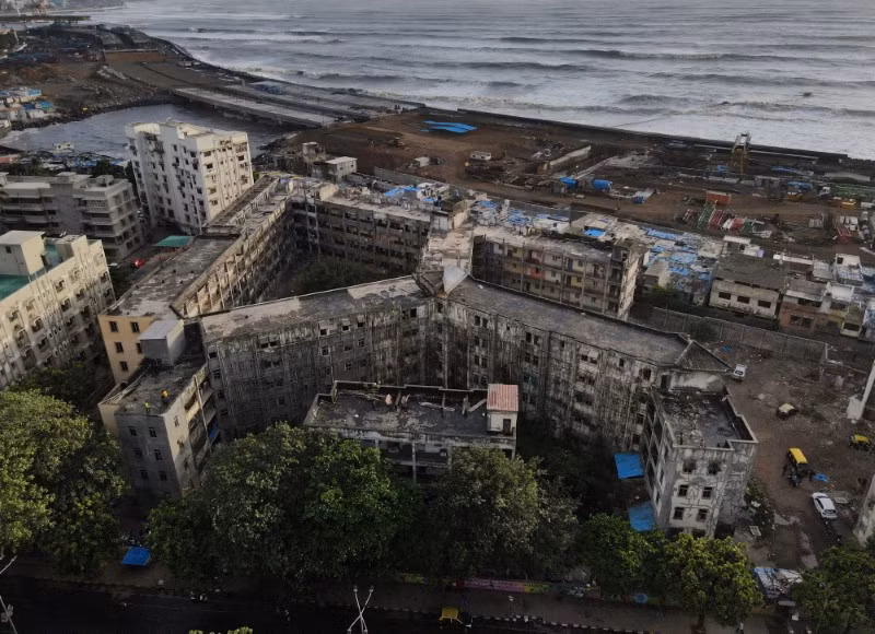 Người dân Mumbai liều mình bám trụ ở nhà tử thần
