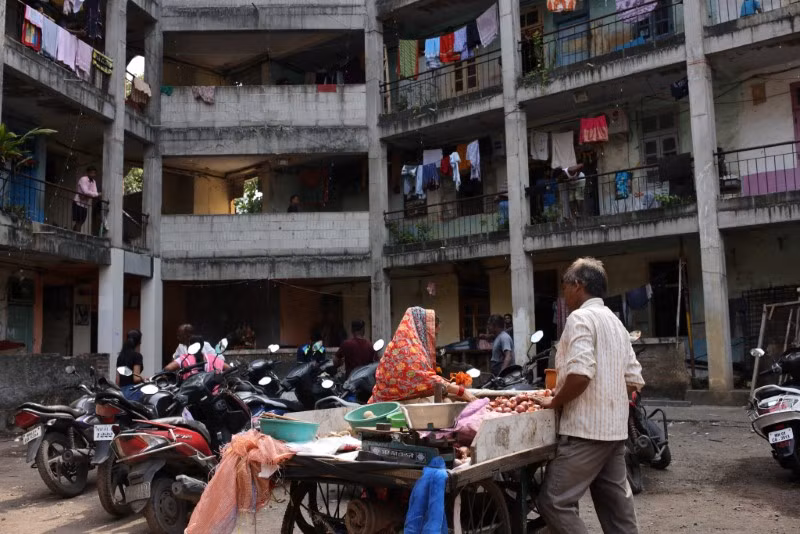 Người dân Mumbai liều mình bám trụ ở nhà tử thần