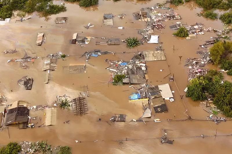 Khu phố Navegantes bị ngập lụt ở Porto Alegre. (Ảnh: Carlos Fabal/AFP). Lũ lụt kinh hoàng ở Brazil, số người chết tăng lên 78